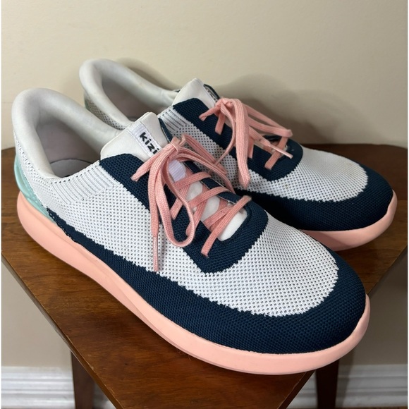 Kizik Shoes - Kizik runners 6.5Y and 8 women’s